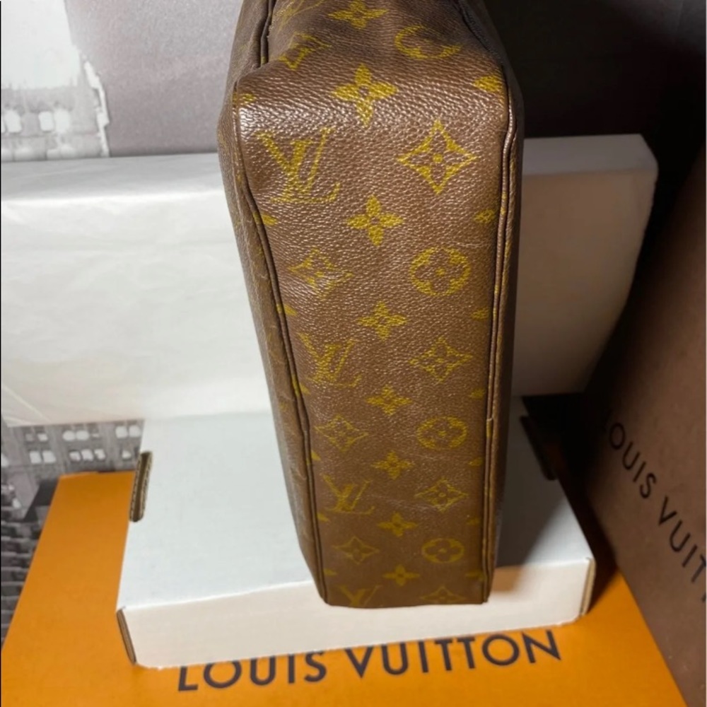 SOLDAuthentic Louis Vuitton Monogram Toilette 28 Cosmetic Bag - Picture 6 of 12
